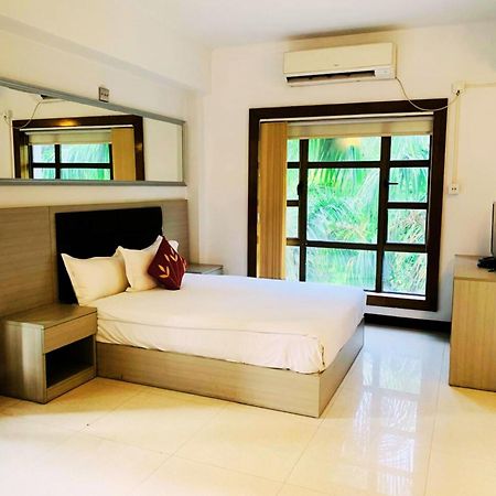 Aristocrat Hotel Calcutta Eksteriør billede