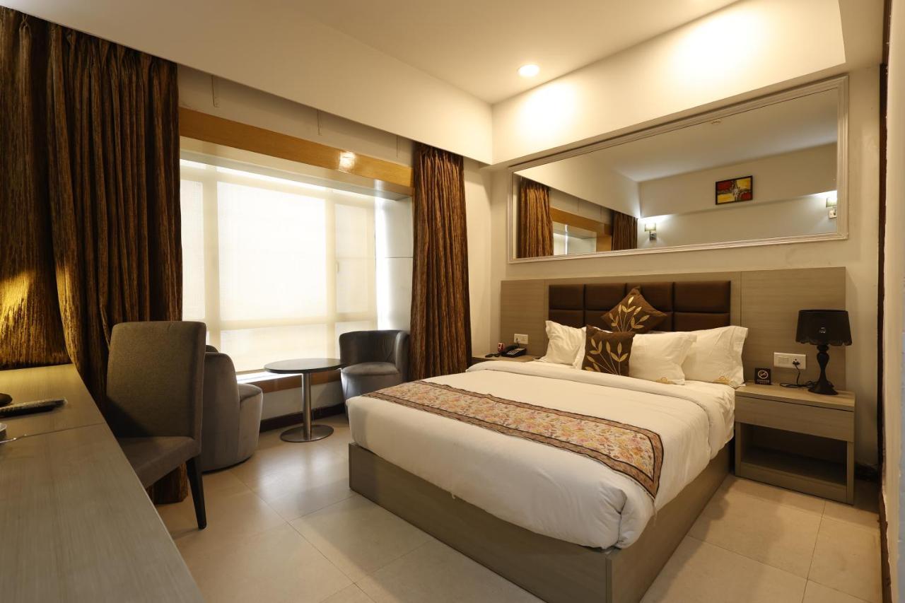 Aristocrat Hotel Calcutta Eksteriør billede