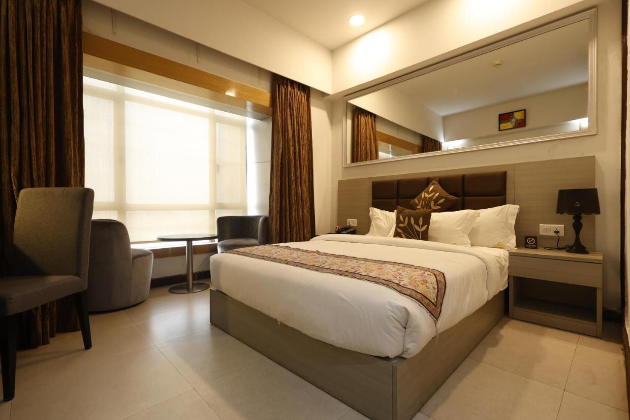Aristocrat Hotel Calcutta Eksteriør billede