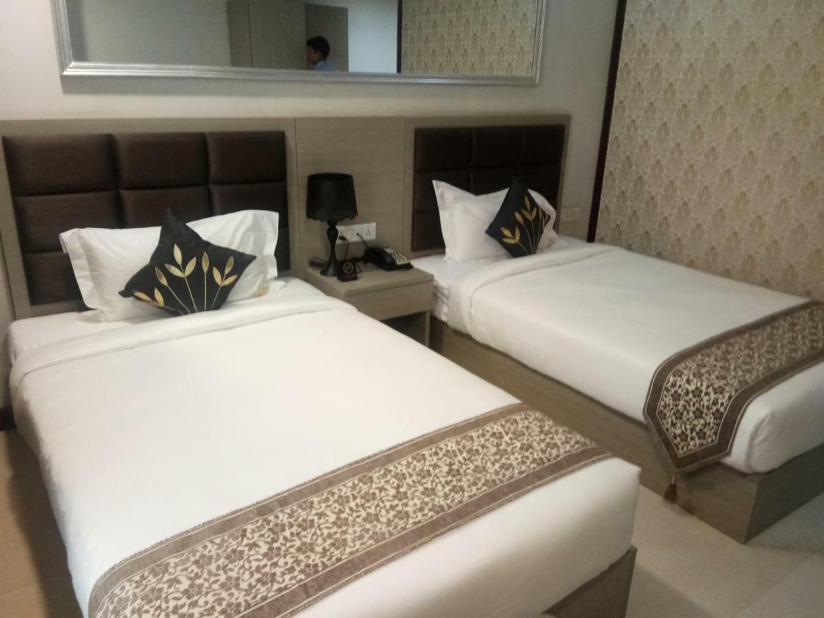 Aristocrat Hotel Calcutta Eksteriør billede