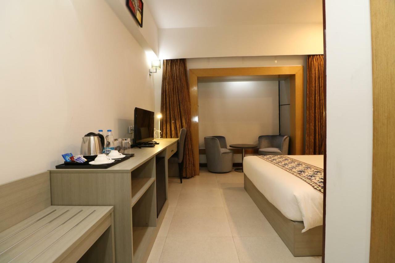 Aristocrat Hotel Calcutta Eksteriør billede