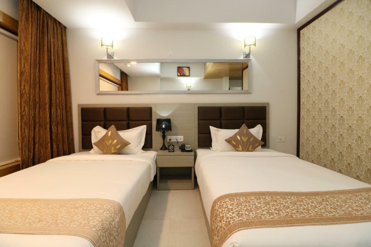 Aristocrat Hotel Calcutta Eksteriør billede